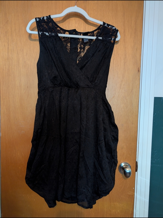 H&M Dresses & Skirts - H&M Black Lace V-Neck Sleeveless Skater Dress